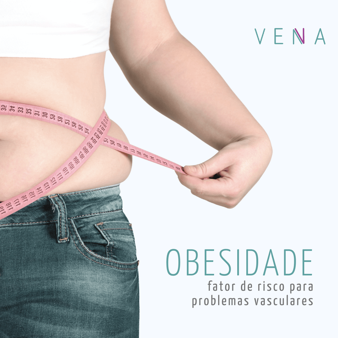 Mulher com fita métrica na barriga