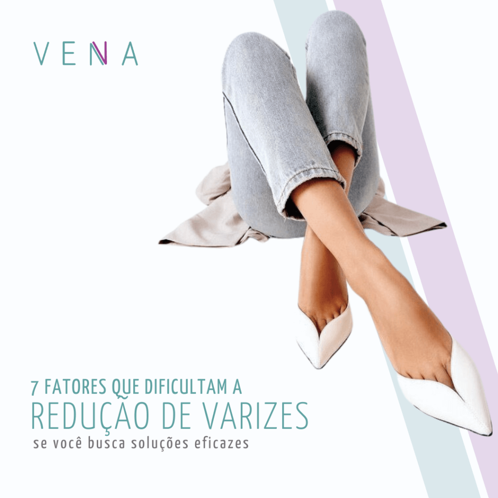 Mulher sentada no chão, com suas belas pernas cruzadas