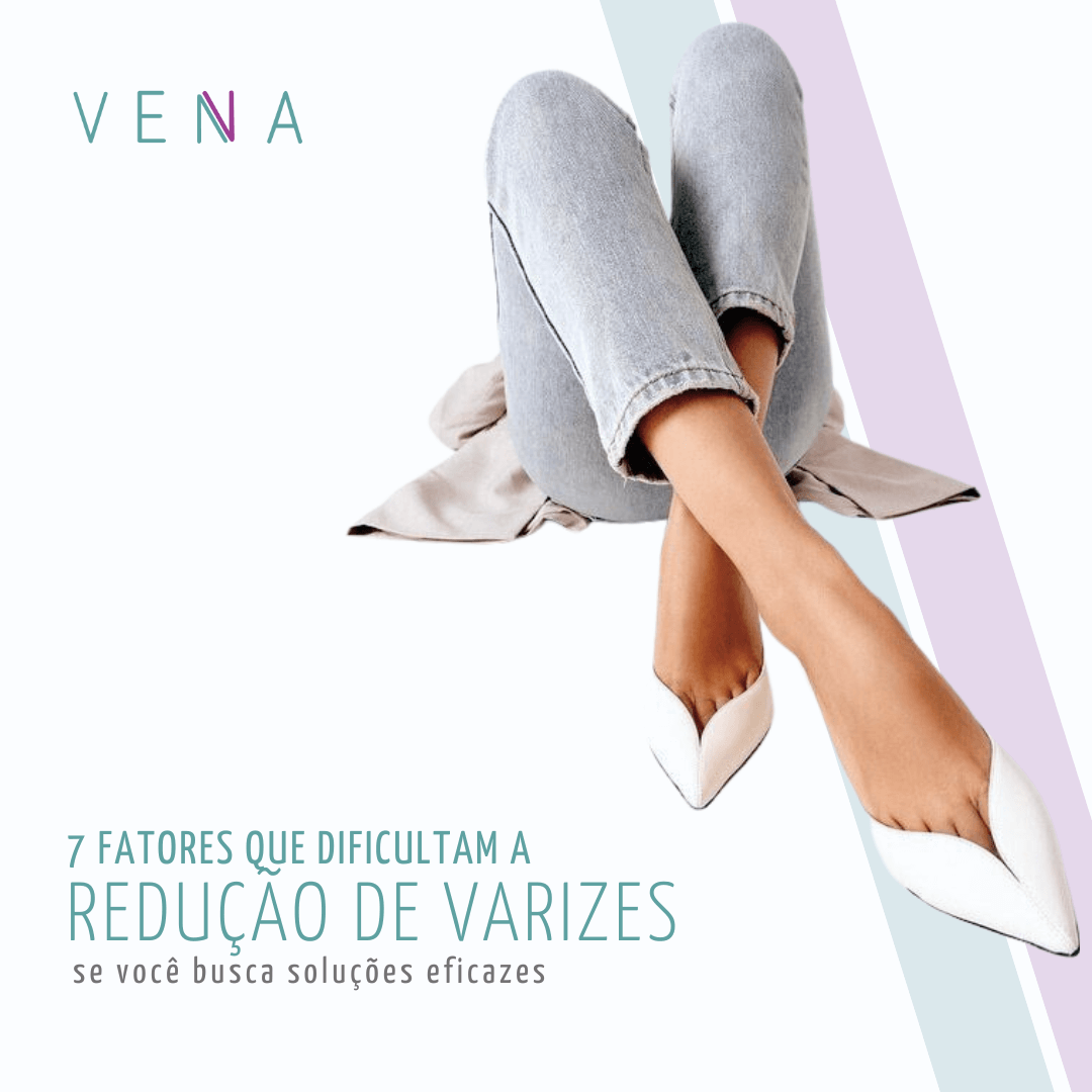Mulher sentada no chão, com suas belas pernas cruzadas